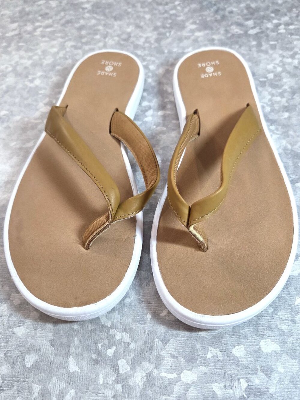 NWOT Shade & Shore Tan & White Flip Flop Sandals Size 8